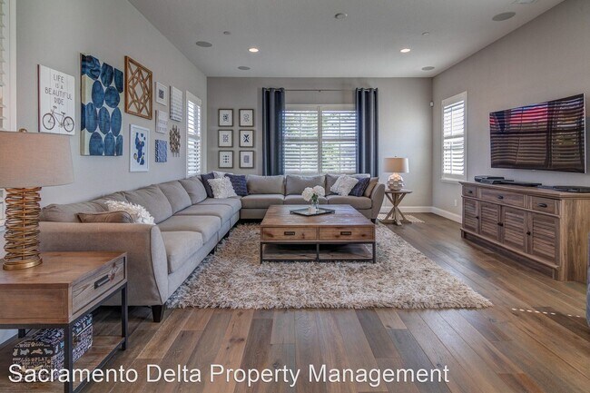 Foto del edificio - 4 br, 3 bath House - 5542 Cannes Way