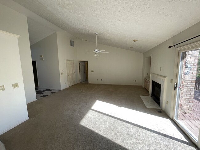 Building Photo - 136 Copperfield Dr