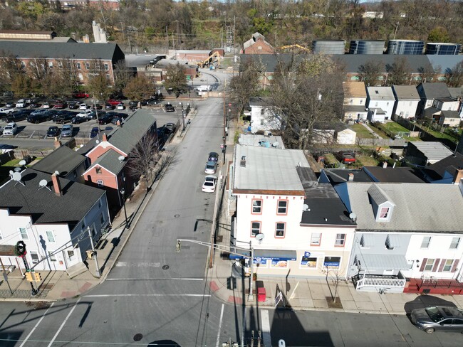 Building Photo - 559 S Main St