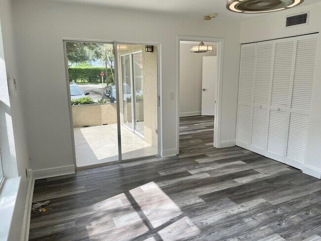 Foto del edificio - 1760 Palm Cove Blvd