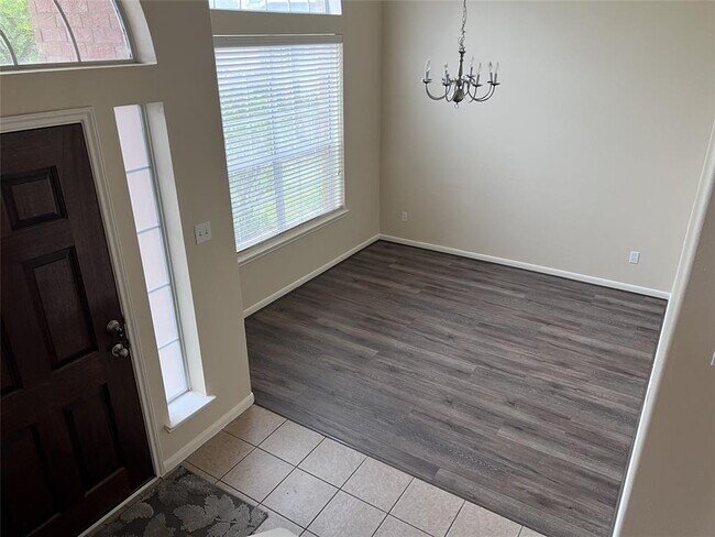 Building Photo - 2306 Blue Creek Dr