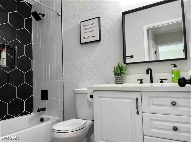 Foto del edificio - 6569 Larchwood Ln