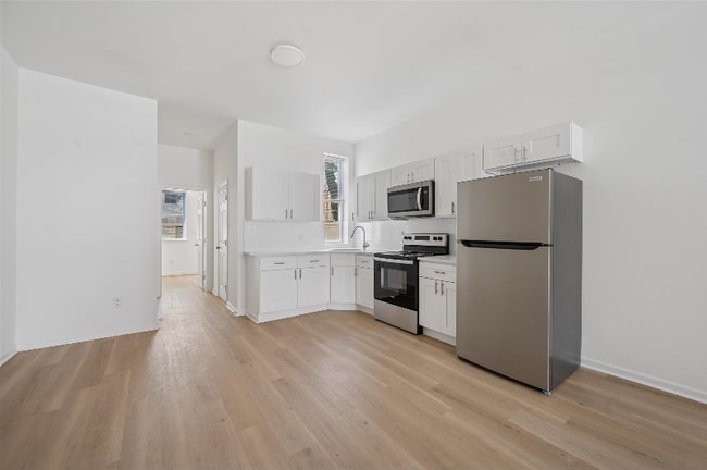 Building Photo - 230 N 61st St