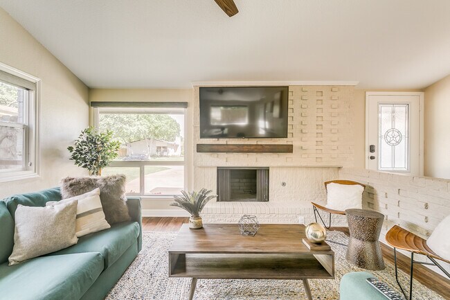 Foto del edificio - 12005 Cromwell Dr