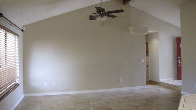 Building Photo - 501 Quail Rock Ave