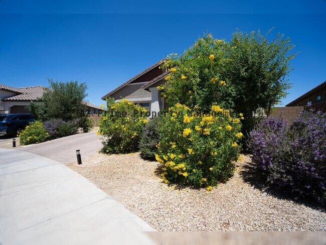 Building Photo - 4607 S 111th Dr
