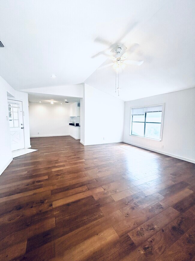 Foto del edificio - 17043 Vista Park Dr