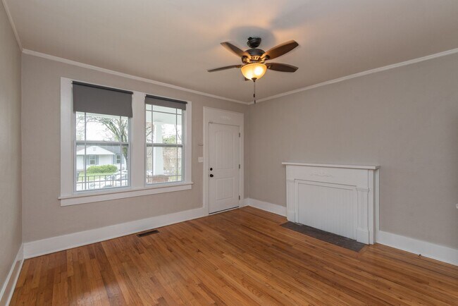 Building Photo - Spacious 2 Bedroom Cottage w/ Granite & Ha...