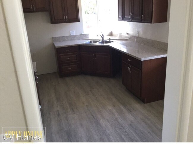 Building Photo - 3 br, 2 bath House - 5141 E. Grant Ave.