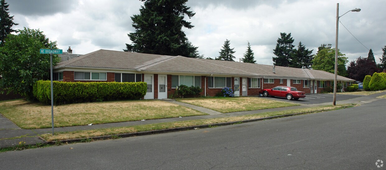 Primary Photo - 7408 NE Broadway St