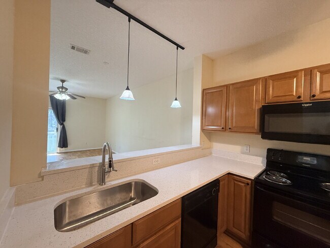 Foto del edificio - The Gables 2BR | 2.5BA Townhome!