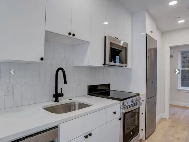 Building Photo - 17 Bartlett St