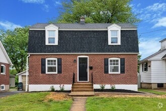 Building Photo - 7 Wistar St