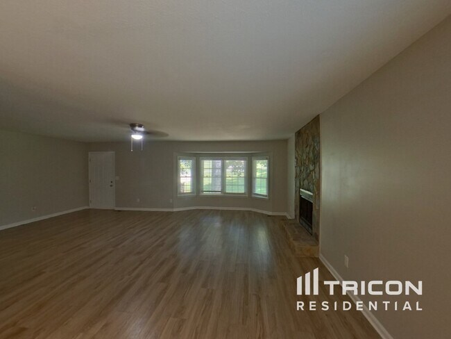 Building Photo - 120 Elberta Dr