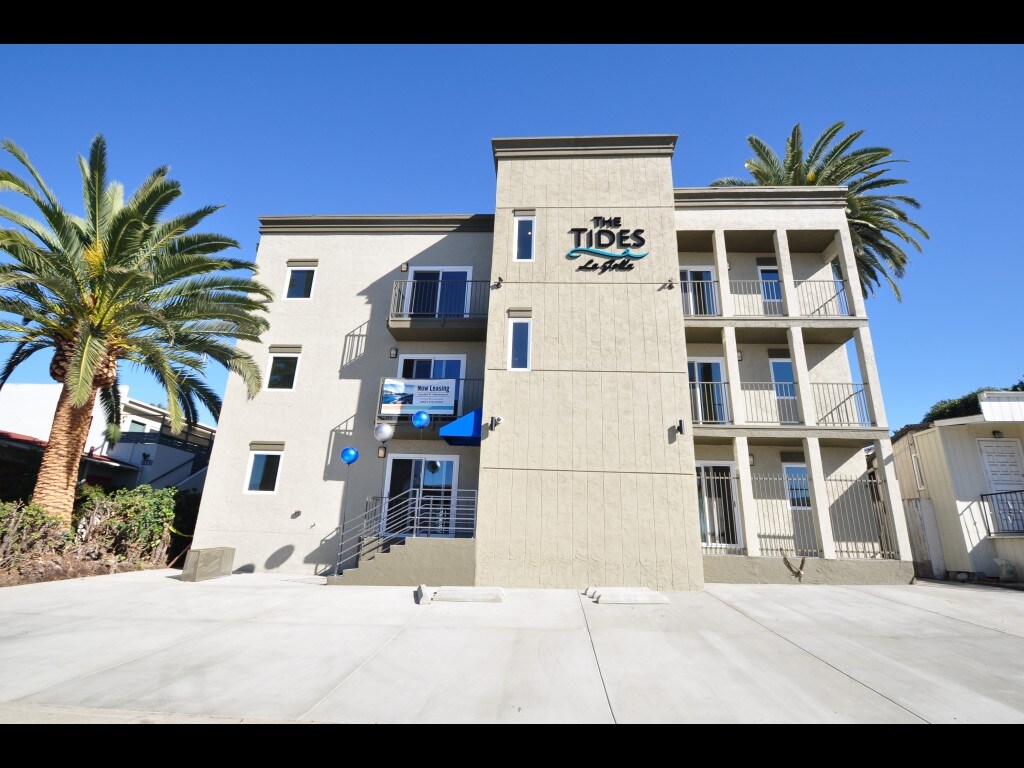 Primary Photo - 7431 La Jolla Blvd