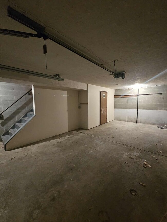 Building Photo - Ravenna 2 Bedroom 1 Bath