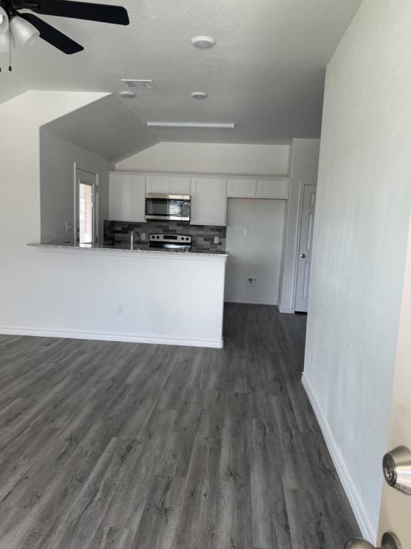 Building Photo - 405 Lost Trl