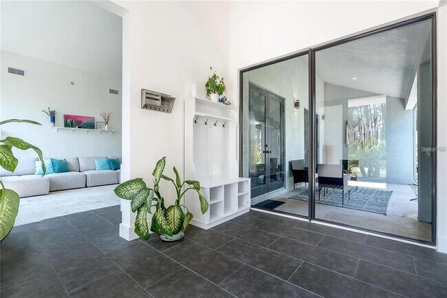 Foto del edificio - 8167 Dittmar St