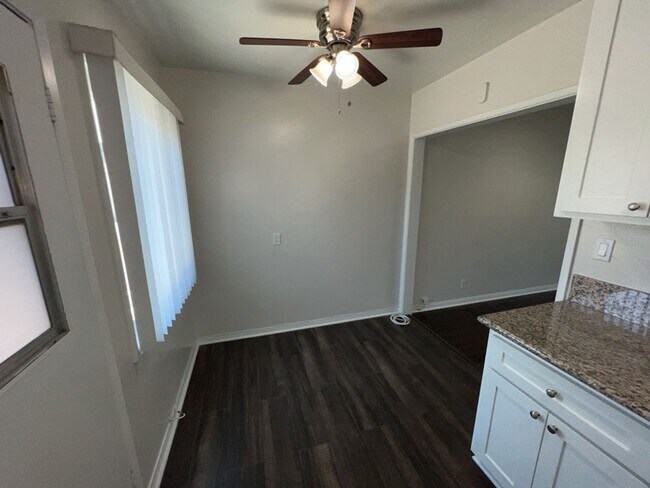 Building Photo - 326