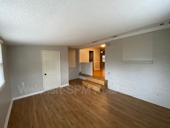 Building Photo - 4850 Marlin Ave