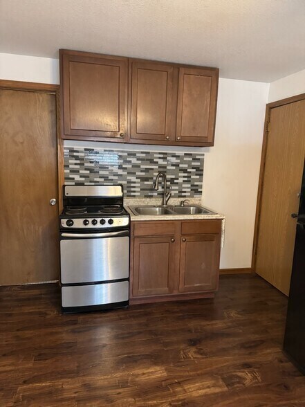 Foto del edificio - 1269 7th St W