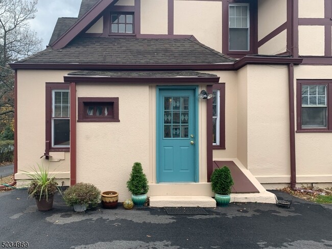 Building Photo - 76 Watchung Ave