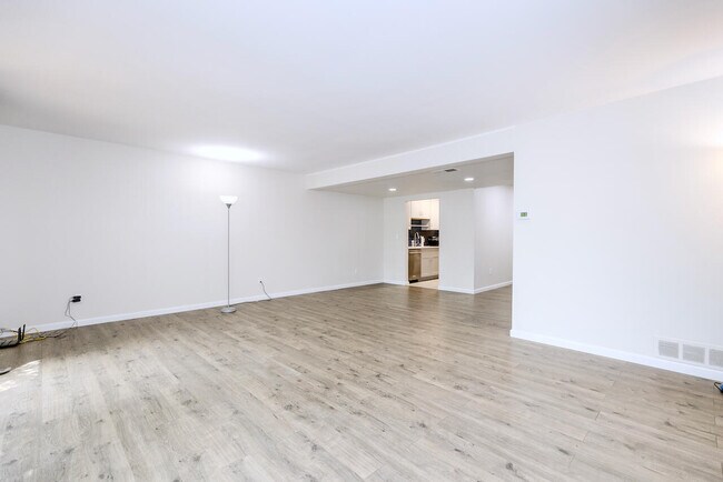 Foto del edificio - 725 Peninsula Ct