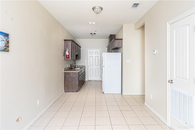 Building Photo - 108 N Linares St