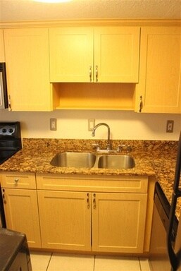 Foto del edificio - 2731 Blairstone Rd
