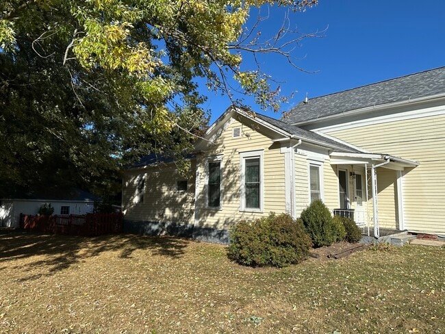Building Photo - 502 Burnett Ave