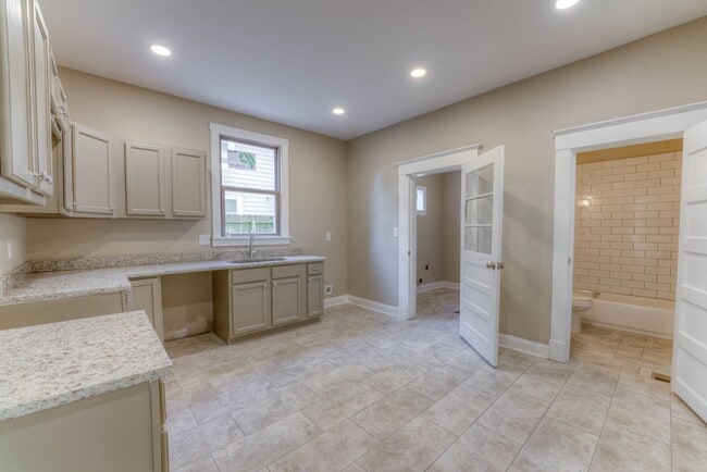 Building Photo - Rent greatly reduced plus 1/2 off first mo...
