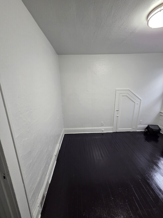 Building Photo - 5530 N 41st St