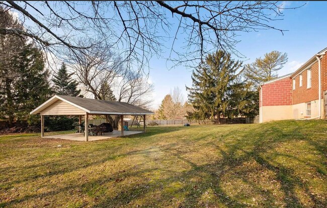 Foto del edificio - 4400 Bartholow Rd