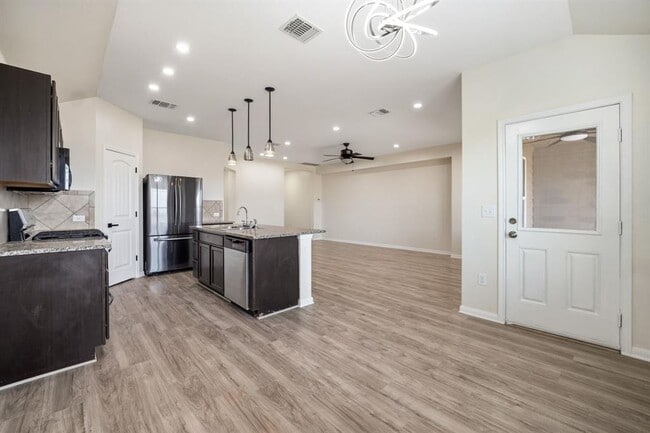 Building Photo - 197 Voss