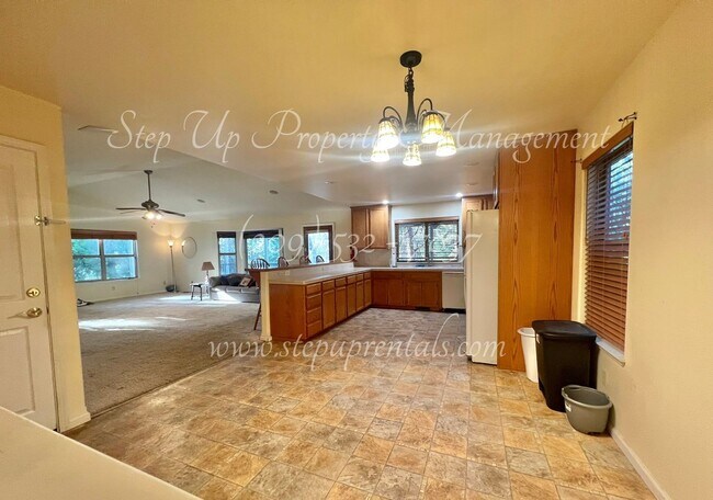 Foto del edificio - Spacious 4 Bed 2 Bath Home in Lovely Twain...