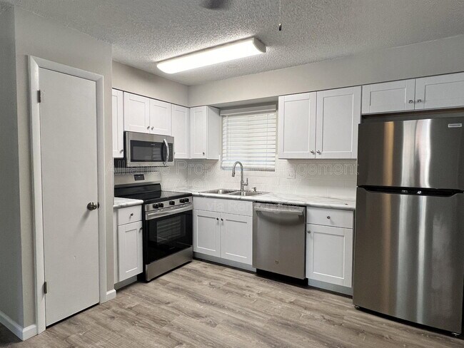 Foto del edificio - 2462 E Willamette Ave