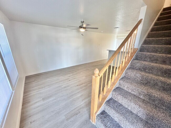 Foto del edificio - NEW IN MANAGEMENT - RENOVATED UNIT