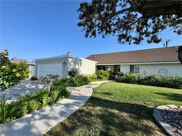 Building Photo - 18572 Avolinda Dr