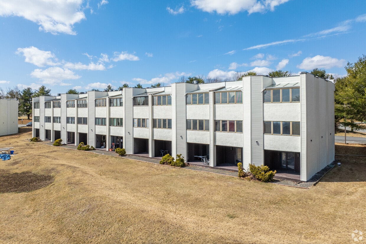 Primary Photo - Foxfire Condominiums