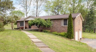 Building Photo - 2560 Memorial Dr