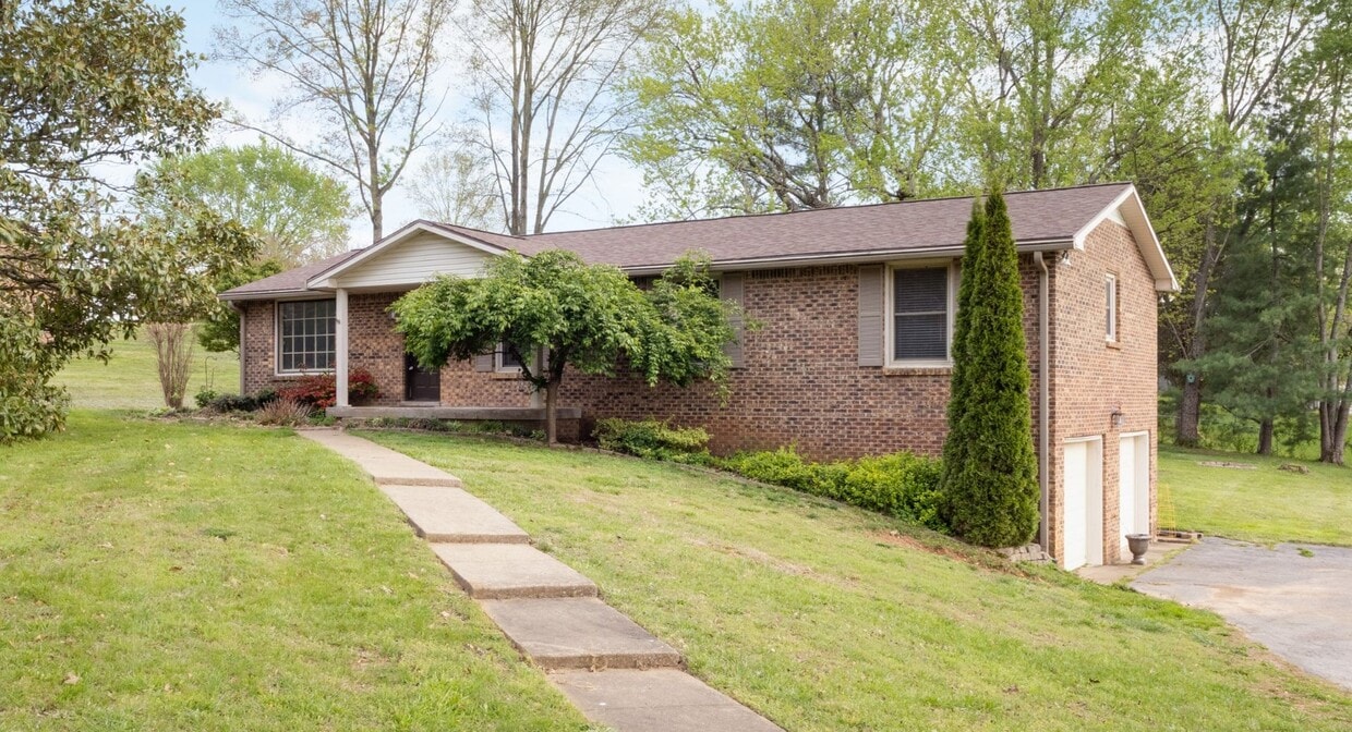 Foto principal - 2560 Memorial Dr