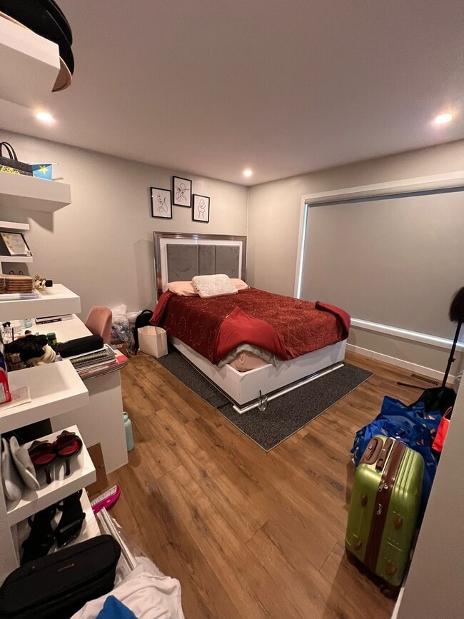 Building Photo - 1371 Maxime St