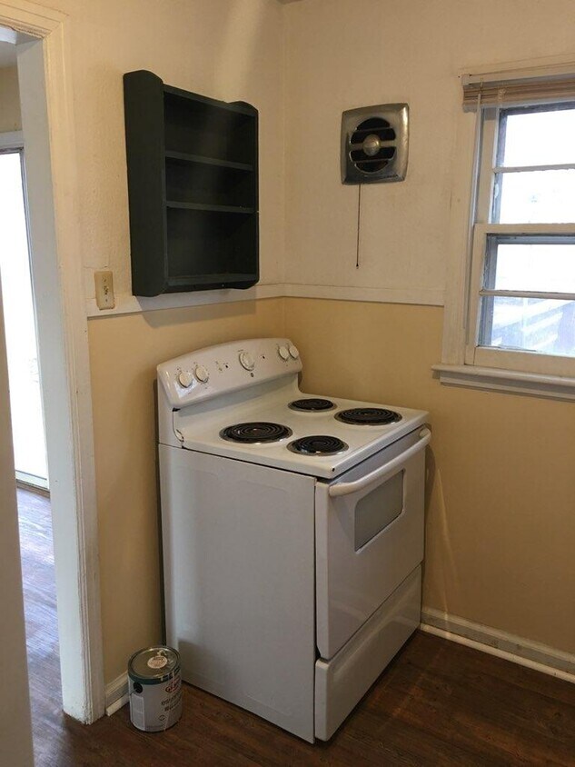 Foto principal - 950 N Old Manor Rd