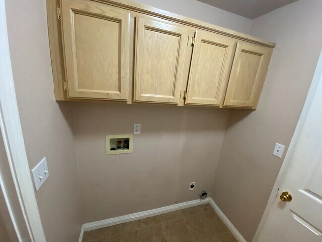 Building Photo - Charming Antelope Home