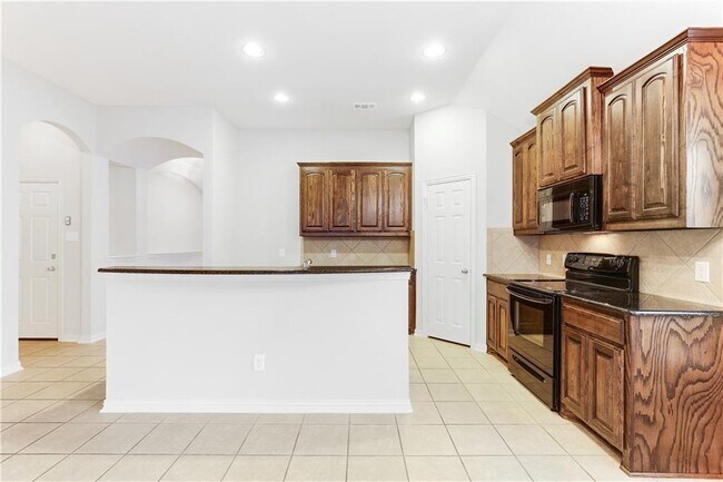 Building Photo - 1221 Amazon Dr