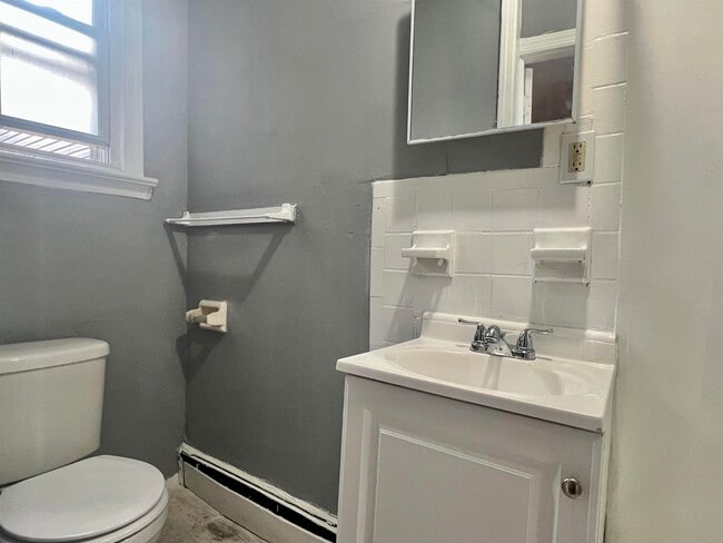 Building Photo - 80 Paterson St