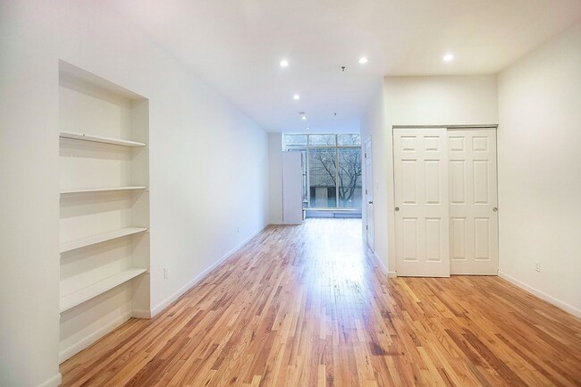 Building Photo - 114 E 28th St
