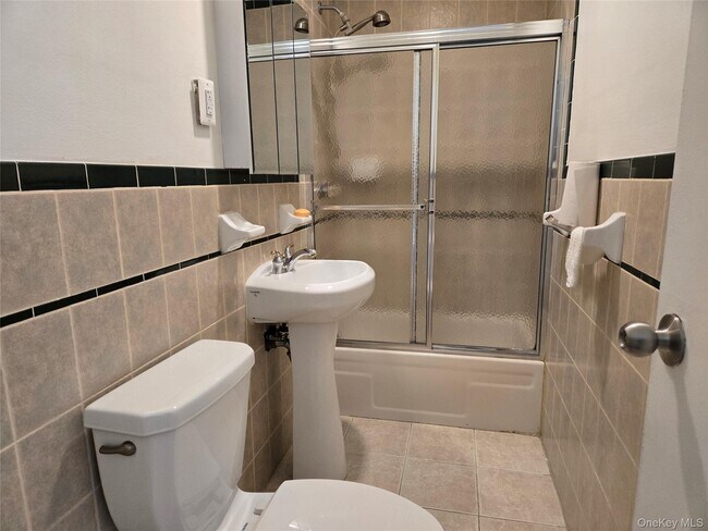 Foto del edificio - 80-66 88th Rd