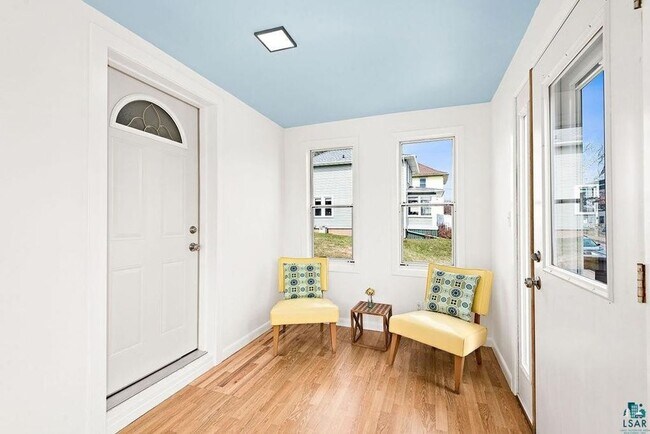 Foto del edificio - 1219 E 5th St