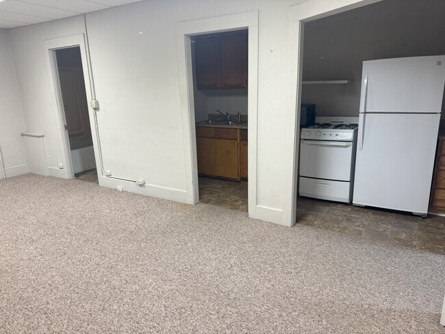 Building Photo - 202 E 3rd St